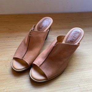 Korks Leather Chunky Heels, Size 9